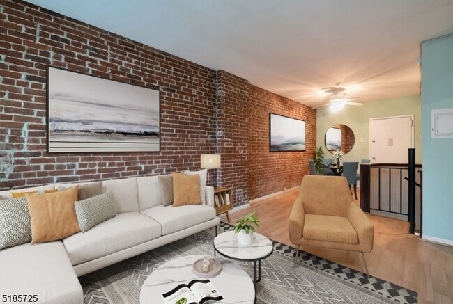 Building Photo - 6 E Blackwell St