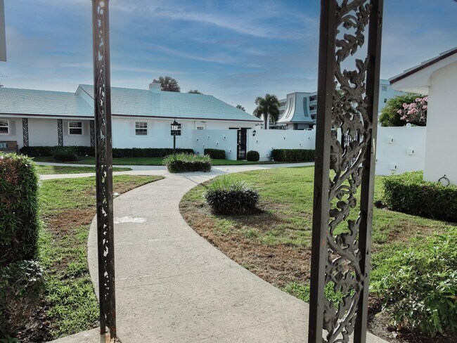 Building Photo - 136 Yacht Club Dr