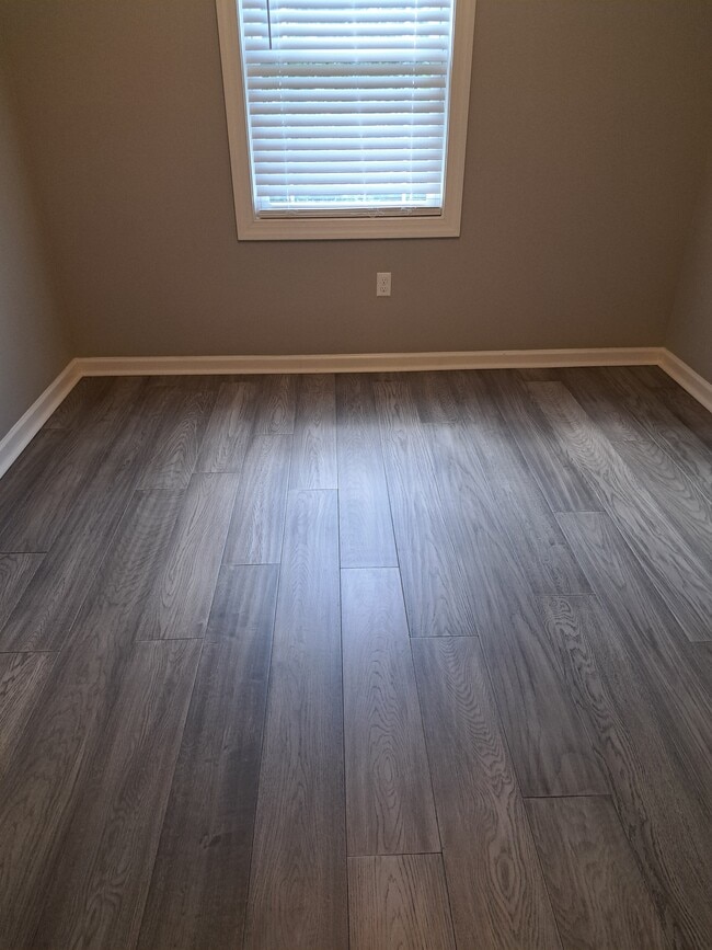 Building Photo - 202 Capital St