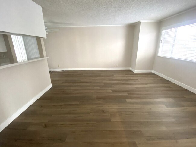 Building Photo - 2 Bedroom Hermosa Beach Condo - Close to E...