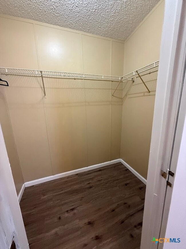 Building Photo - 136 Sonnyland Dr