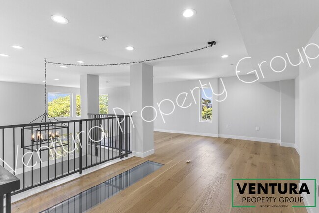 Building Photo - Spacious 2-Bedroom Condo with 2 Full Baths in Oxnards Channel Island
