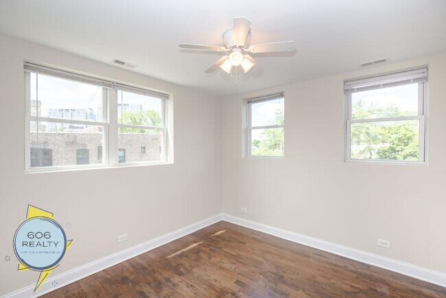 Building Photo - 647 W Deming Pl