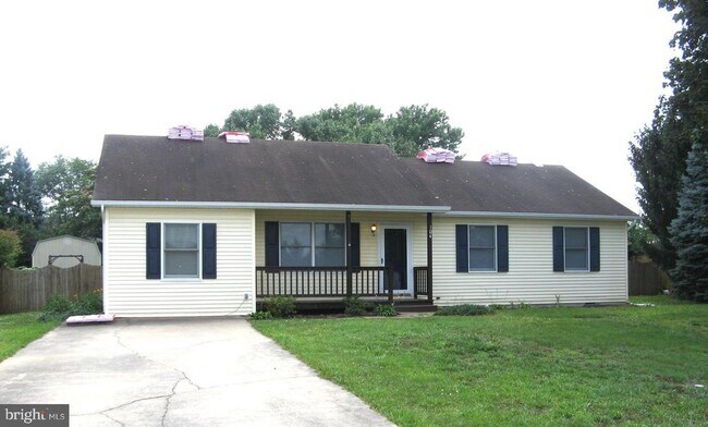 Building Photo - 104 Covington Ln