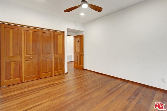 Building Photo - 3916 Rambla Orienta