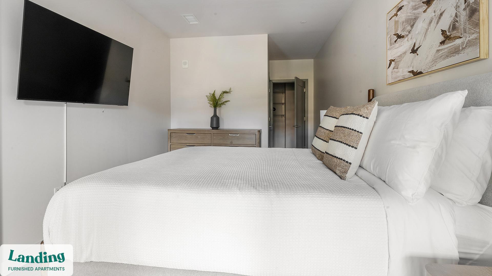 Building Photo - 350 Maple Dr SW