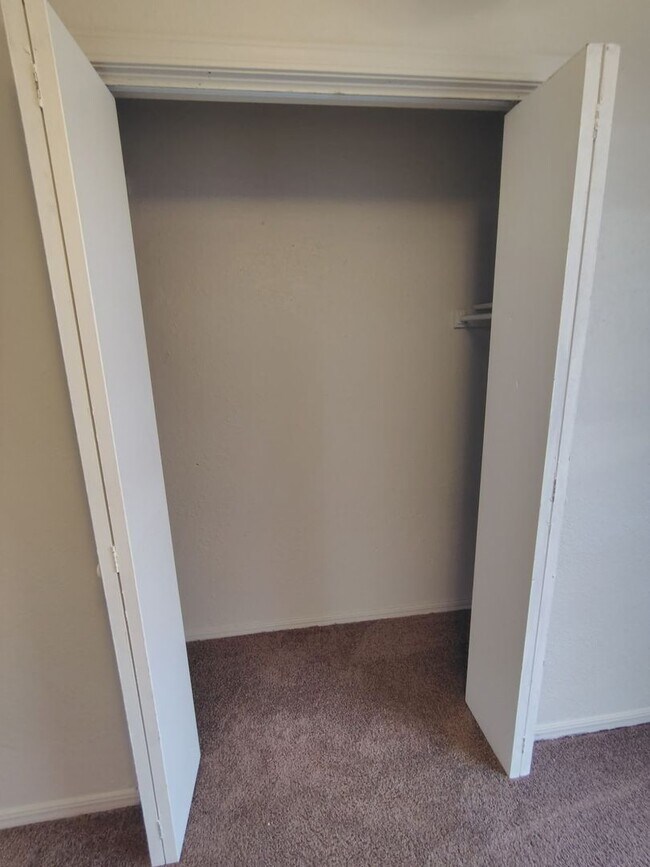 Building Photo - Duplex for Lease in Midwest City May