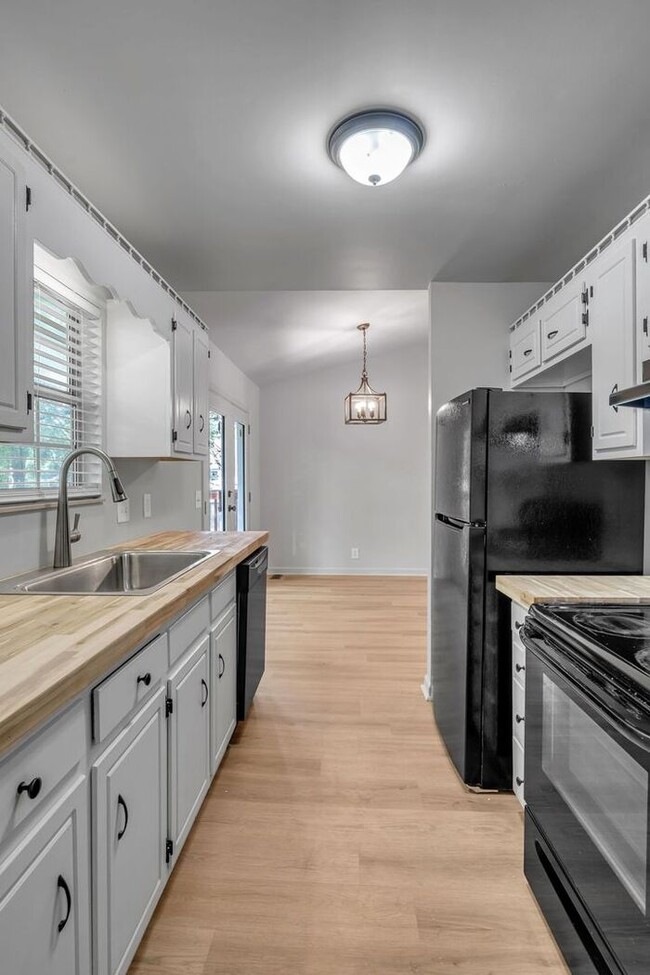 Building Photo - FOR RENT in Goodlettsville - Beautiful Renovation!