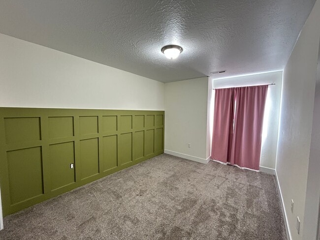 Building Photo - Mountain Vista Subdivision Home!