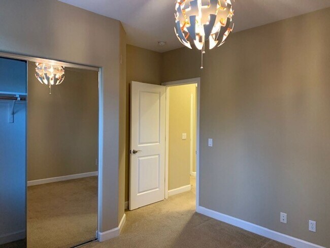 Building Photo - 582 Santa Rosalia Terrace