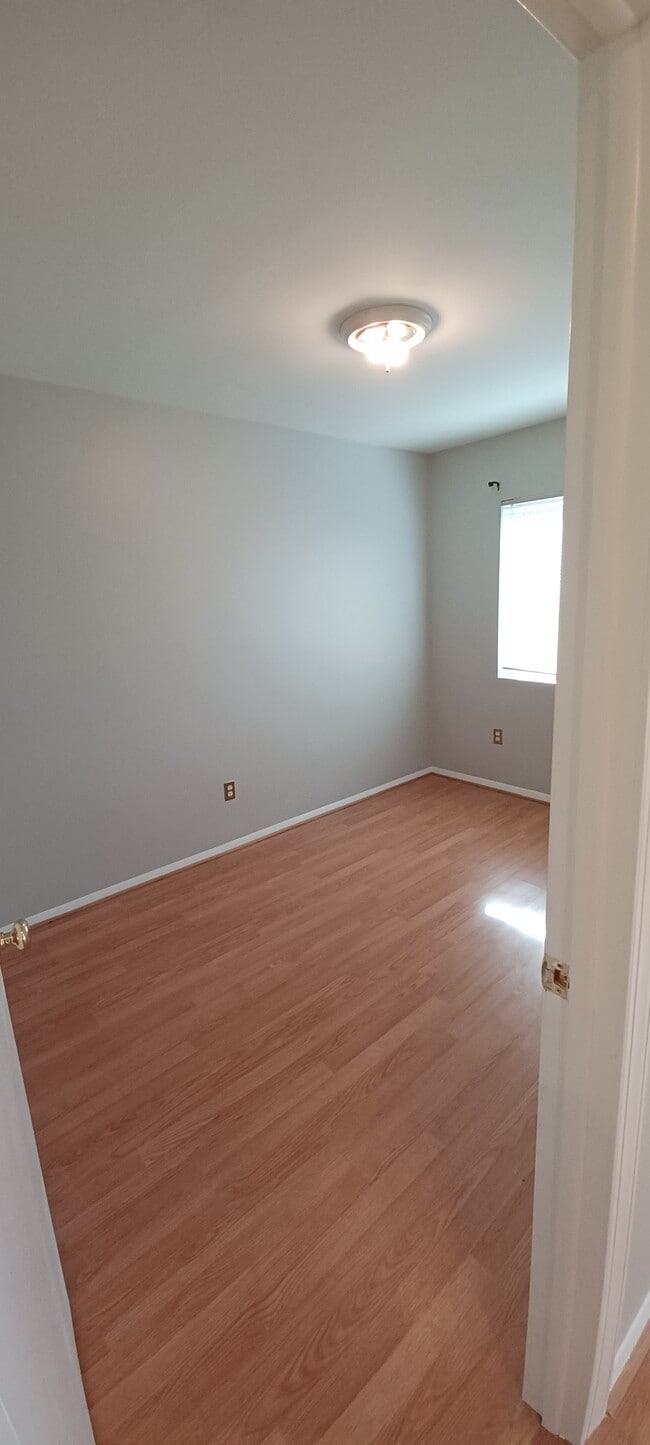 den - 8001 Chanute Pl