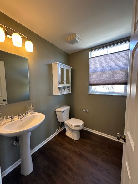 Building Photo - 385 Windmill Dr