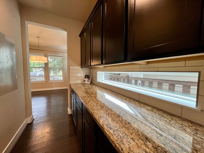 Building Photo - Large 5 Bedroom Home in Tumwater