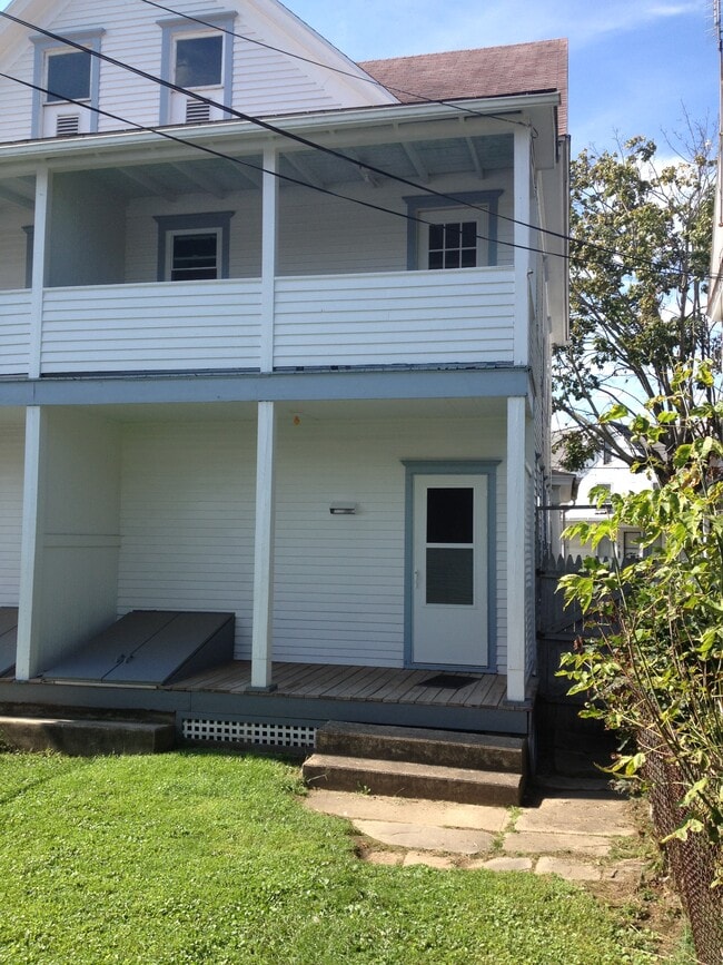 Building Photo - 347 Catherine St