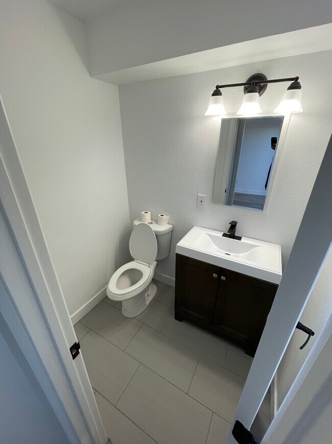 Building Photo - 1131 E Citrus Ave