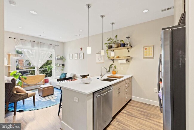 Building Photo - 1111 Orren St NE