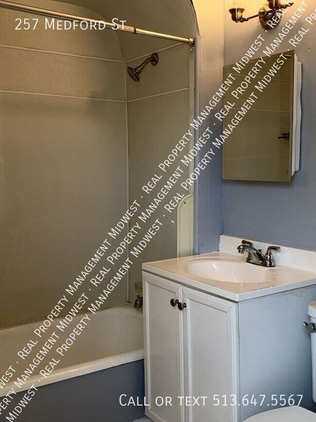 Building Photo - 257 Medford St