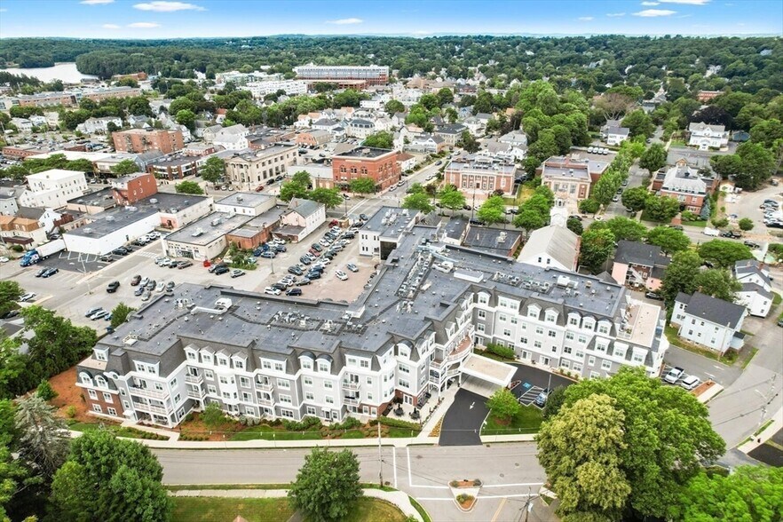 Building Photo - 11 Crescent Hl