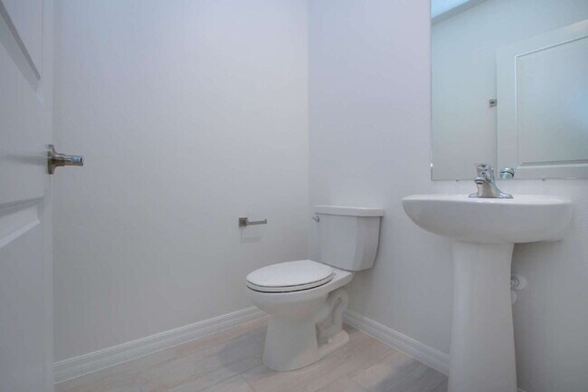 Building Photo - Lakeside Luxury in Parrish - 5 Bedroom BRAND NEW HOME