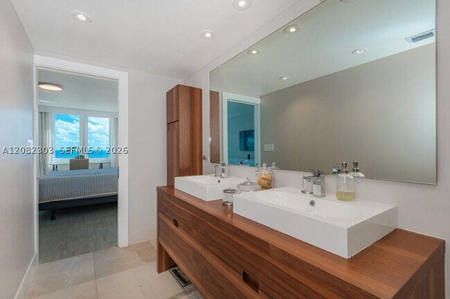 Building Photo - 2301 Collins Ave