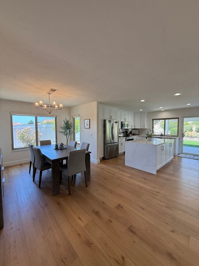 Building Photo - Gorgeous Remodeled 2Br/2Ba house W/2 Car attached  Garage in Oaks North