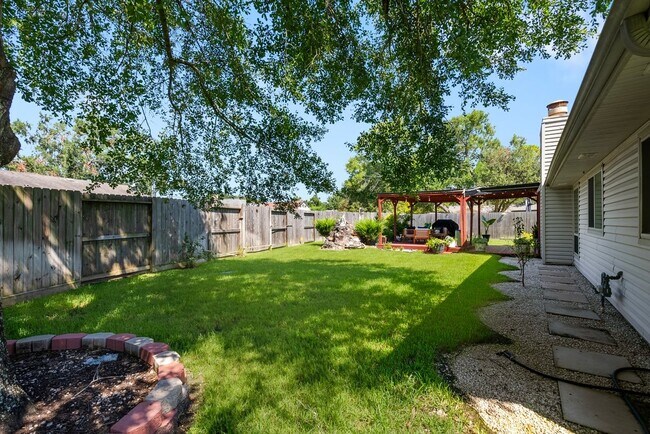 Building Photo - 14039 Utopia Dr