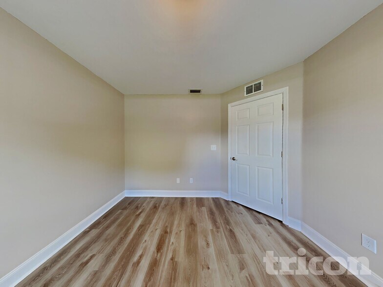 Building Photo - 17 Rosepetal Ln