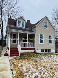 Building Photo - Spacious Ferguson 4 Bedroom 2 Bath Home