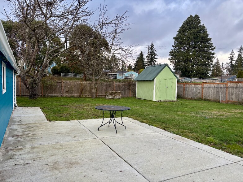 Building Photo - 13623 8th Ave SW