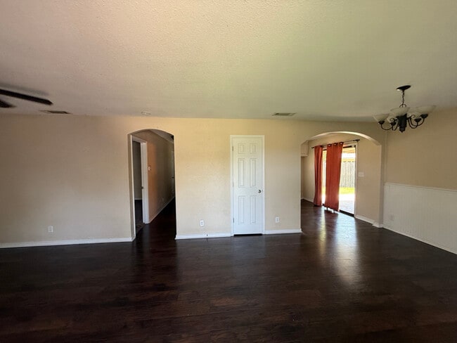 Building Photo - 3033 Moffett Ave
