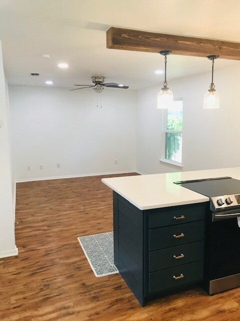 Building Photo - 271 Willow Ave
