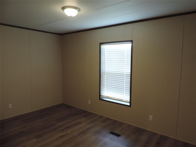 Building Photo - 1668 Fm 2518 Cleveland Tx-