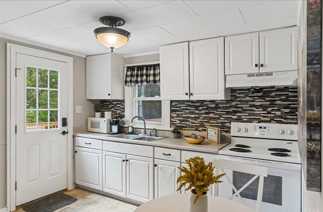 Building Photo - 139 Breckenbridge St