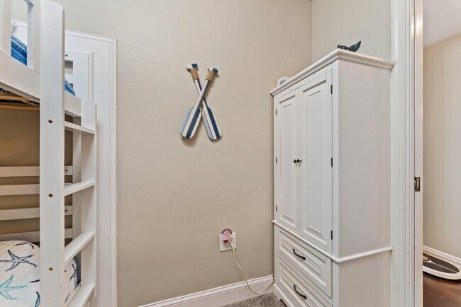 Building Photo - 100 S Beach Rd