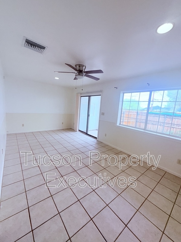 Building Photo - 4741 E 2nd St