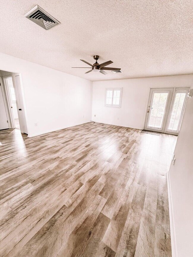 Building Photo - 8153 SE Carlton St