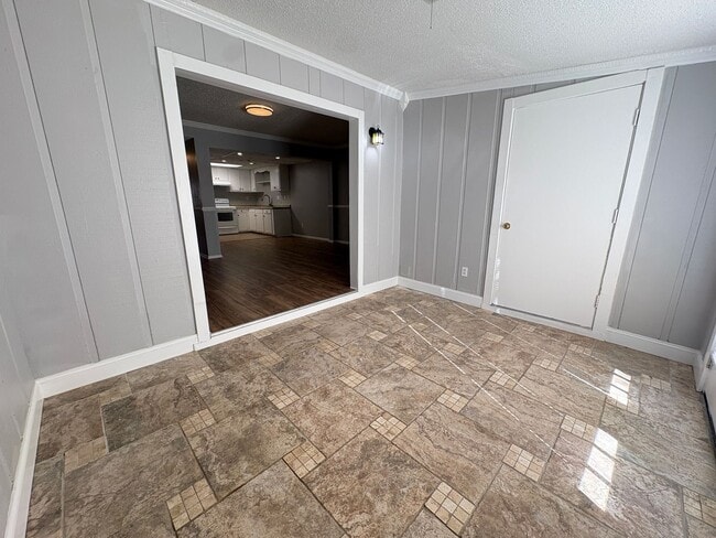 Building Photo - 3 Bedroom, 2.5 Bathroom Condo in High Point!