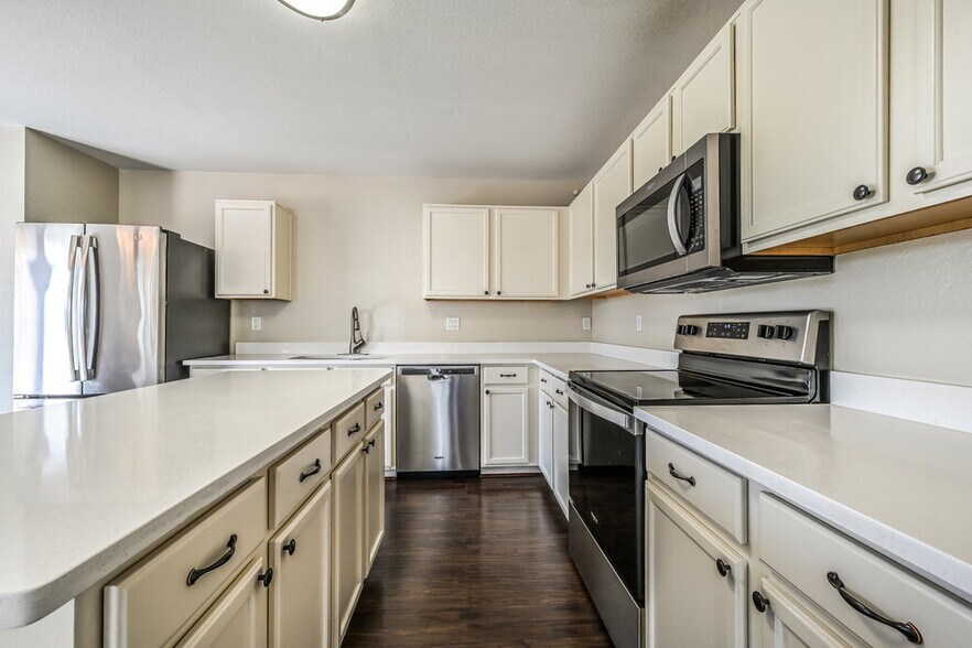 Building Photo - 15331 W Cameron Cir