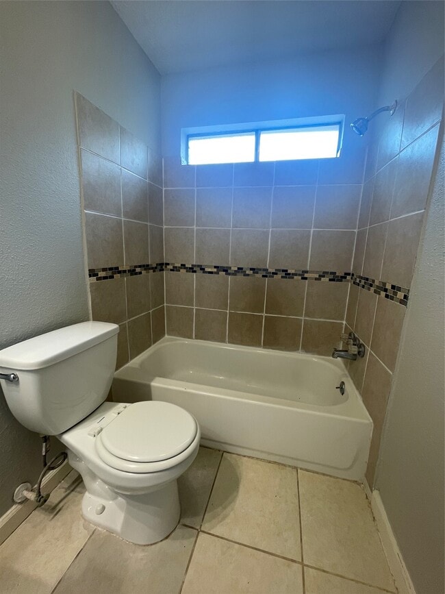 Building Photo - 7622 Bubbling Spring Ln