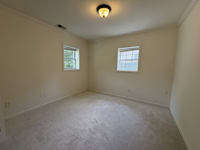 Building Photo - 1051 Grant Way SE