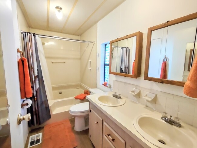 Building Photo - 163 Buchanan Cir