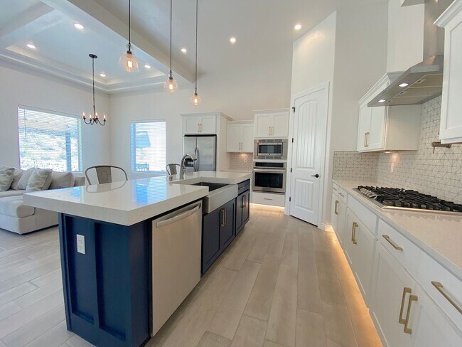 Building Photo - West El Paso Cimarron Neighborhood Stunning 4 bed/2.5bath