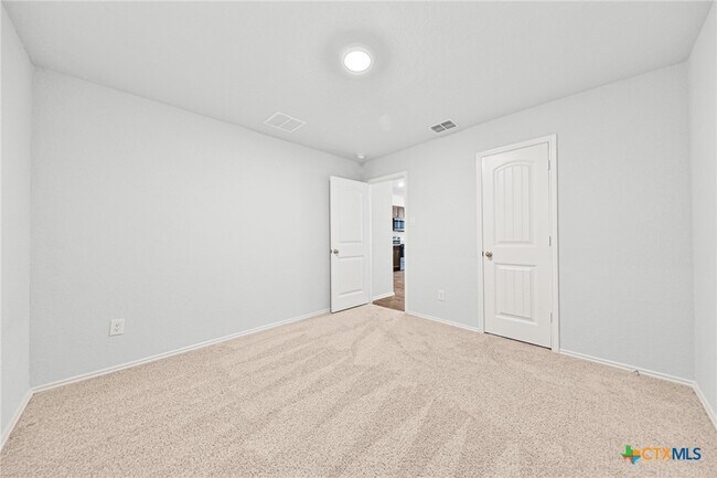 Building Photo - 813 Indigo Wy