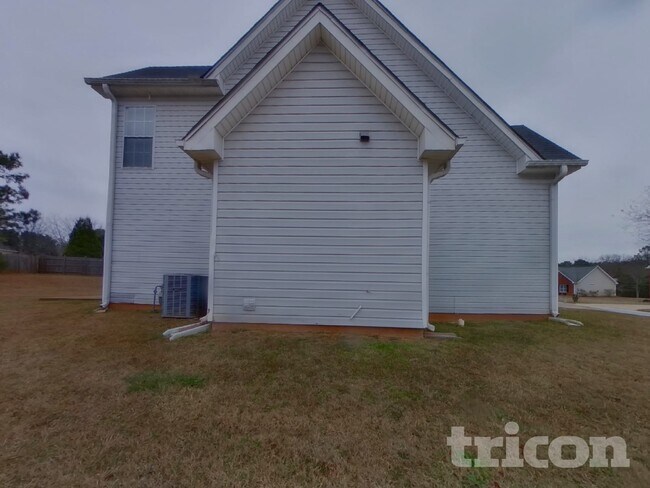 Building Photo - 25 Bermuda Cir