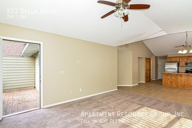 Building Photo - 823 Bella Dr