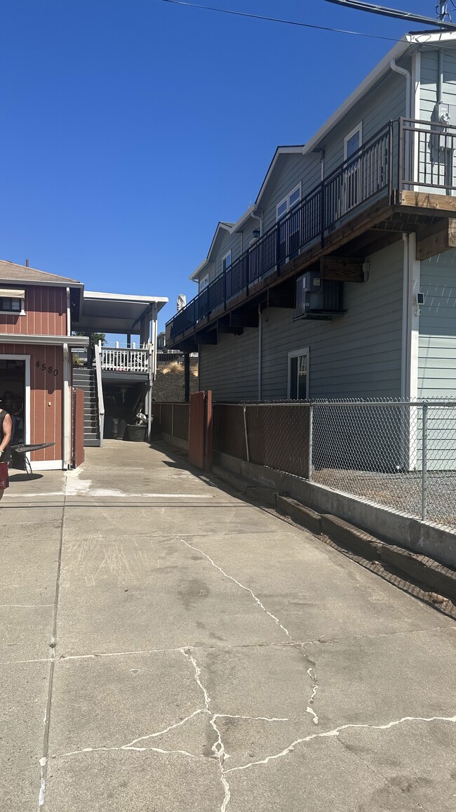 Building Photo - 4580 Sandmound Blvd