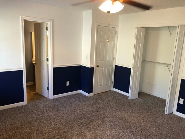 Building Photo - 4776 Cheshire Cir