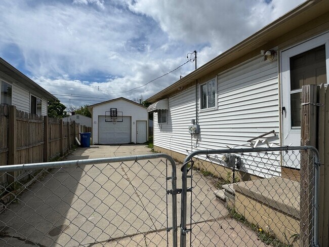 Building Photo - 8716 Timken Ave