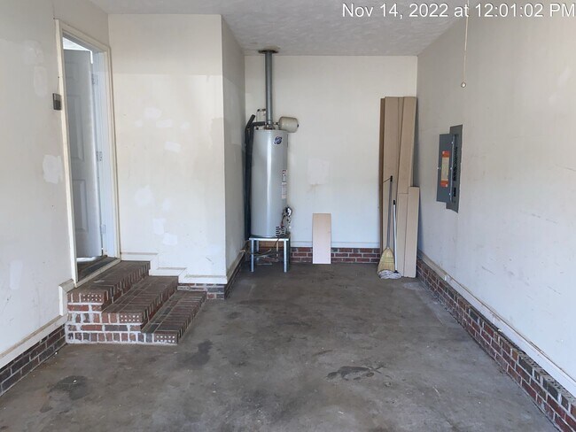 Building Photo - 640 Sugaridge Ln