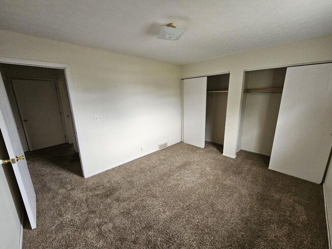 Building Photo - 1231 Green Valley Dr